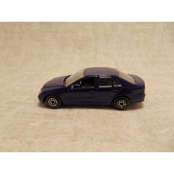 Mercedes Benz C220 sedan Welly 1:64 blauw