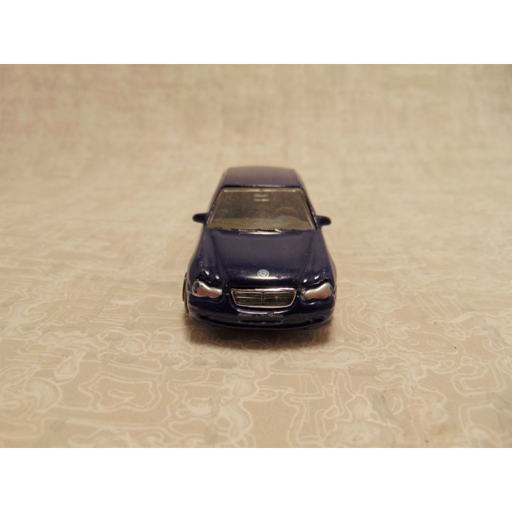 Mercedes Benz C220 sedan Welly 1:64 blauw