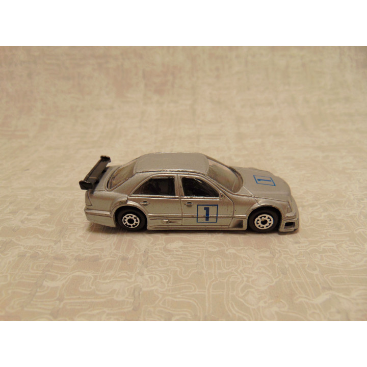 Mercedes C class DTM sedan Maisto 1:64 zilverkleurig