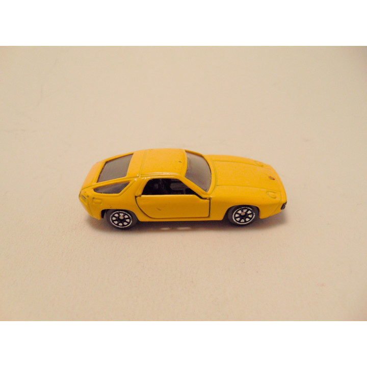 Porsche 928 1:64 Welly geel