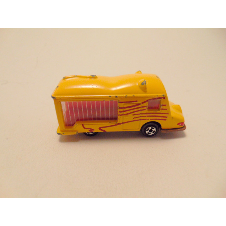 Safaribus Leeuw lion 1:64 Welly geel