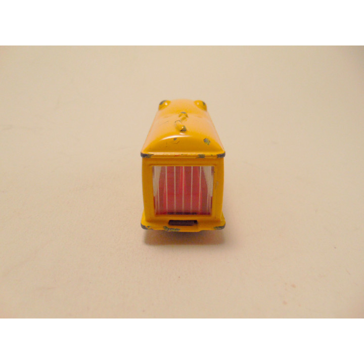 Safaribus Leeuw lion 1:64 Welly geel