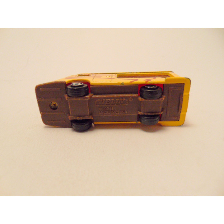 Safaribus Leeuw lion 1:64 Welly geel